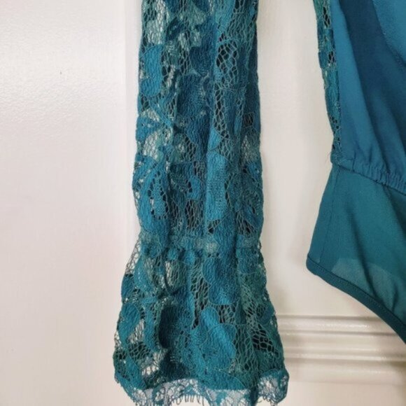 LULUMARI- NWOT- Frenchy Deep V Lace Green Bodysuit- Size S (Fits like M) - Picture 6 of 16